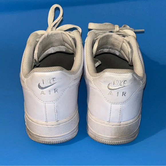 Nike Air Force 1 Triple White CW2288-111 Casual Sneakers Mens Size US 9.5 - Picture 4 of 11